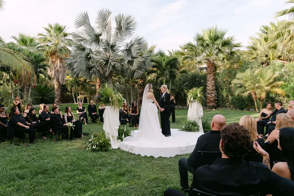 The ceremony at Acre, the white circle among the palms